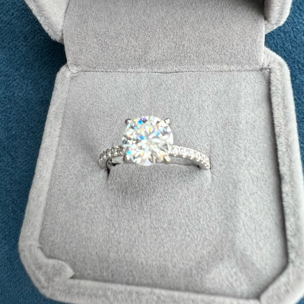 925 Sterling Sliver 2 Carat round Moissanite Engagement ring - Picture 6 of 10